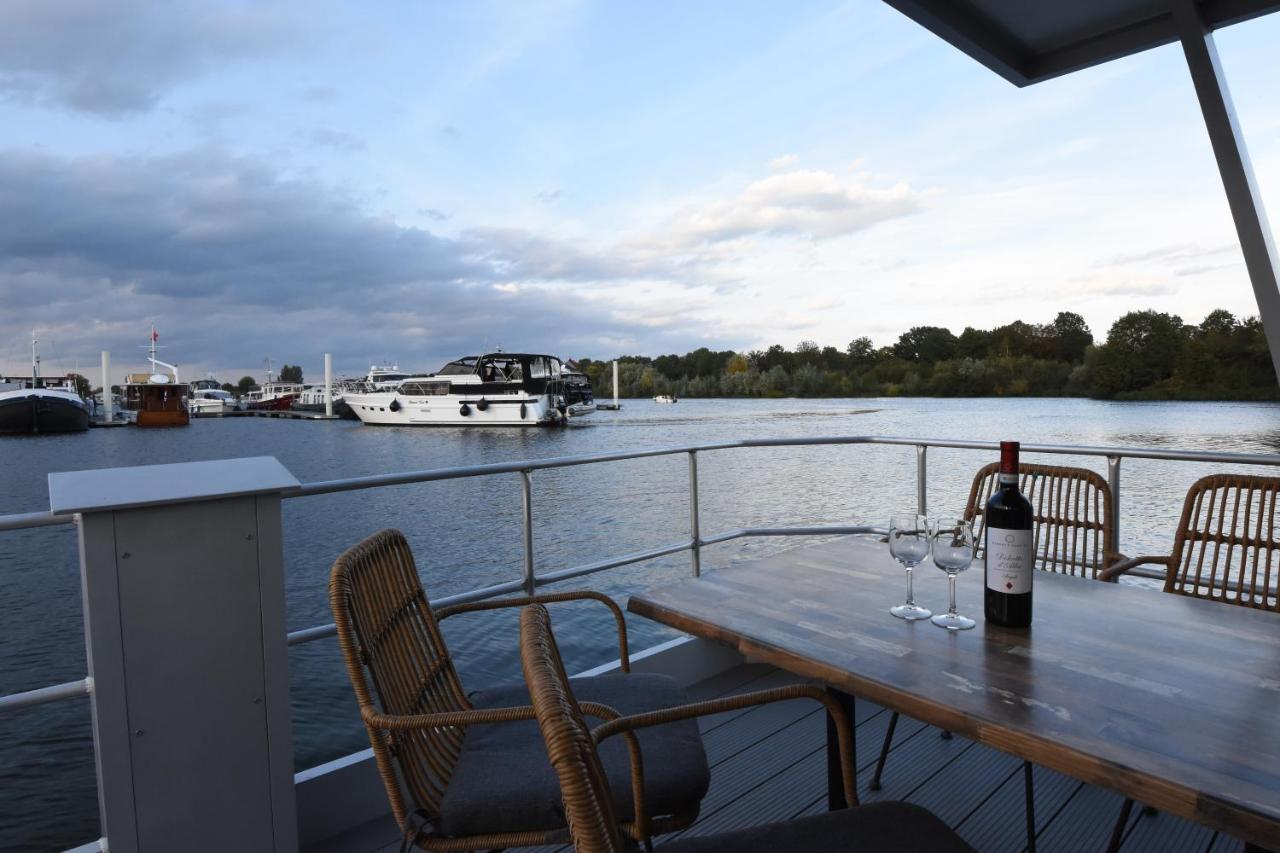 Tiny Floating House Ibiza Villa Maastricht Luaran gambar